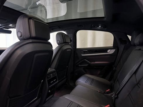 Used 2024 Porsche Cayenne Coupe image 23