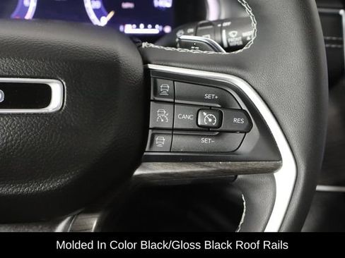 Used 2023 Jeep Grand Cherokee Limited w/ Black Appearance Package AWD/4WD image 9