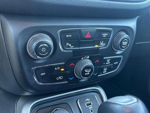 Used 2018 Jeep Compass Latitude w/ Popular Equipment Group image 37