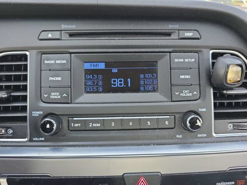 Used 2015 Hyundai Sonata SE FWD image 25