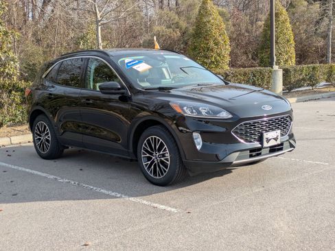 Certified 2022 Ford Escape SEL w/ Technology Package image 1