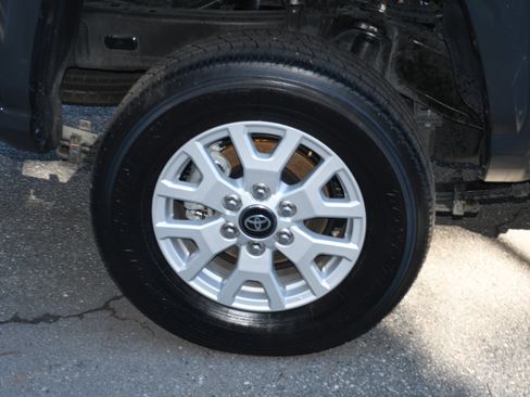 Certified 2024 Toyota Tacoma SR image 21