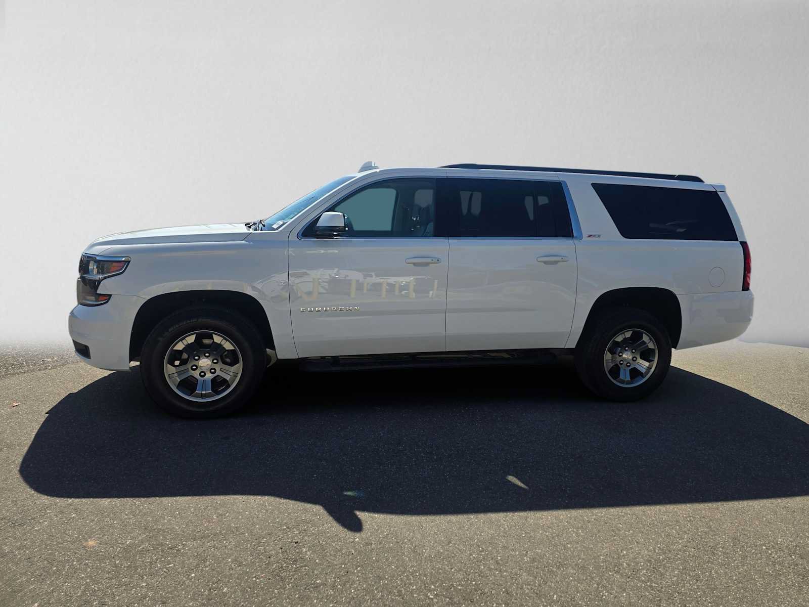 Used 2019 Chevrolet Suburban LT w/ Luxury Package AWD/4WD image 6