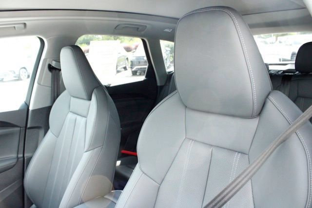 Used 2025 Audi Q5 Premium w/ Premium Plus AWD/4WD image 16