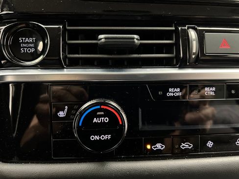 Used 2025 Nissan Pathfinder SL FWD image 50