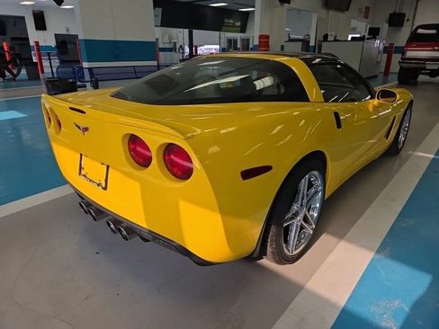 Used 2006 Chevrolet Corvette Coupe w/ Preferred Equipment Group RWD image 5