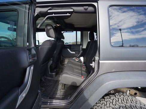 Used 2016 Jeep Wrangler Unlimited Rubicon w/ Connectivity Group image 15