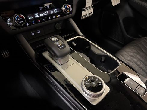 New 2026 Mitsubishi Outlander SEL image 19