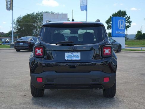 Used 2018 Jeep Renegade Altitude FWD image 5