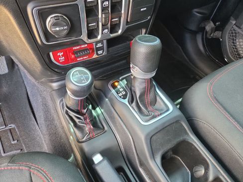 Used 2020 Jeep Gladiator Rubicon w/ LED Lighting Group AWD/4WD image 24