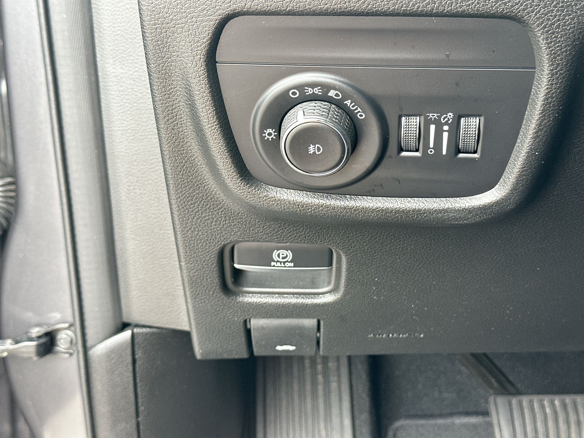 Used 2023 Jeep Grand Cherokee Limited RWD image 18