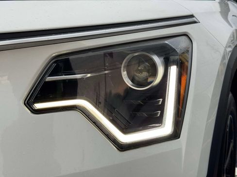 Certified 2024 Kia Niro EX w/ EX Cold Weather Package FWD image 9