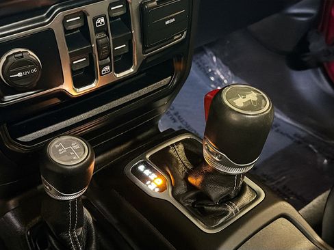 Used 2022 Jeep Wrangler Sahara image 24