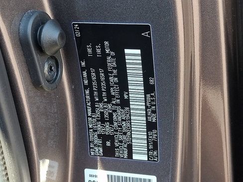 Certified 2024 Toyota Sienna XLE FWD image 27