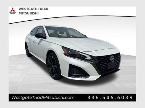 Used 2024 Nissan Altima 2.5 SR FWD image 1