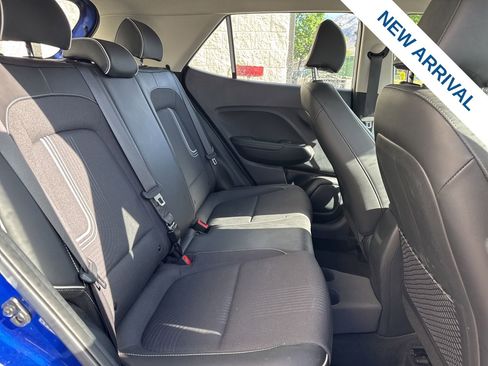 Used 2022 Hyundai Venue Limited image 11