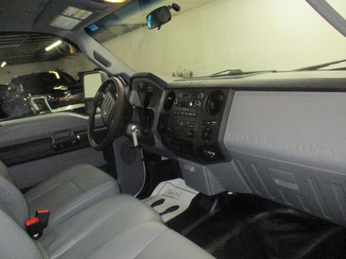 Used 2016 Ford F250 XL w/ Power Equipment Group AWD/4WD image 14