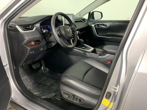 Used 2021 Toyota RAV4 Limited image 32