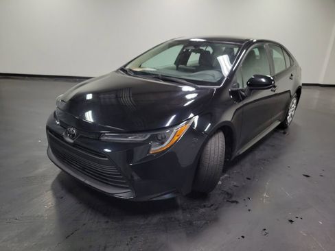Used 2023 Toyota Corolla LE FWD image 4