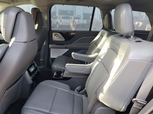 Used 2021 Lincoln Aviator Reserve w/ Equipment Group 201A image 9