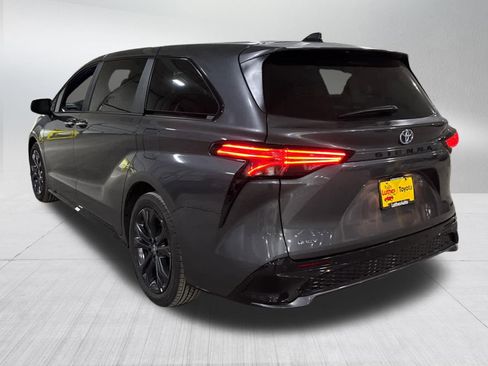 Used 2025 Toyota Sienna XSE image 4