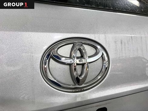 Used 2021 Toyota Highlander XLE AWD/4WD image 31