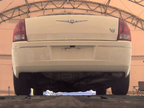 Used 2007 Chrysler 300 RWD image 7