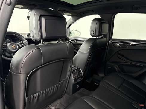 Certified 2025 Porsche Macan AWD/4WD image 26