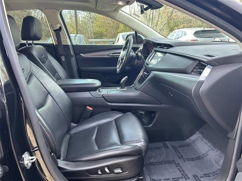 Used 2017 Cadillac XT5 Luxury image 16