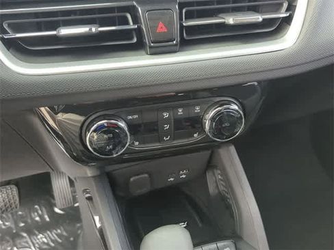 New 2025 Chevrolet TrailBlazer LT w/ Convenience Package image 17