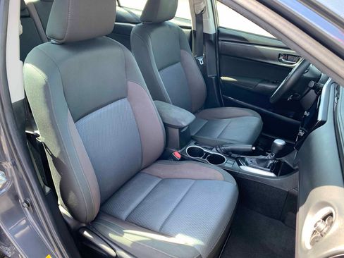 Used 2019 Toyota Corolla LE image 5