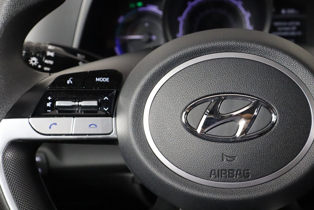 Used 2021 Hyundai Elantra Blue FWD image 8