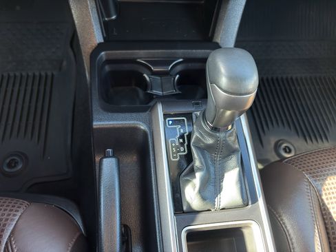 Used 2022 Toyota Tacoma Limited image 17