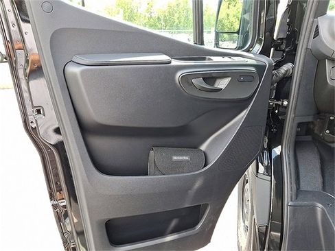 Used 2025 Mercedes-Benz Sprinter 2500 image 12