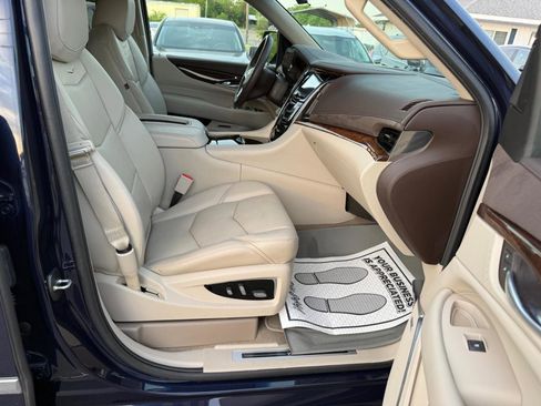 Used 2017 Cadillac Escalade Luxury image 14