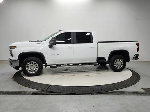 Used 2024 Chevrolet Silverado 2500 LT AWD/4WD image 4