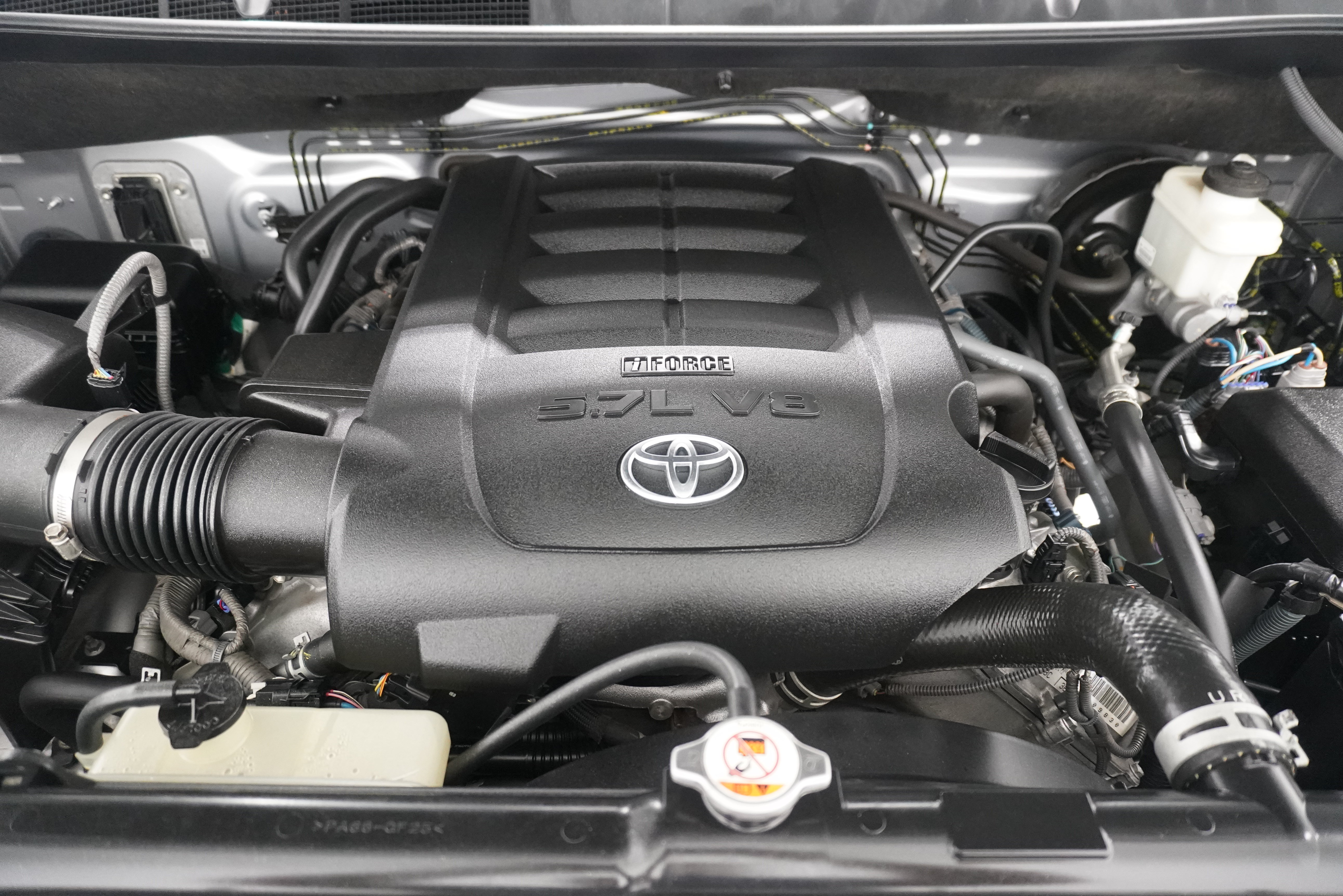 Used 2018 Toyota Tundra SR5 w/ SR5 Upgrade Package AWD/4WD image 30
