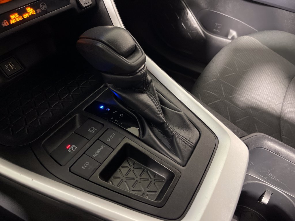 Certified 2024 Toyota RAV4 XLE FWD image 22