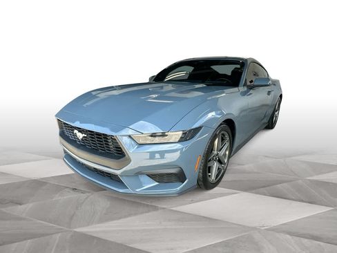 Used 2025 Ford Mustang Coupe RWD image 4