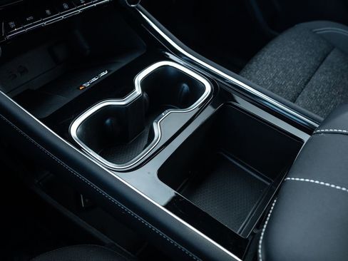 Used 2025 Chevrolet Traverse LT image 29