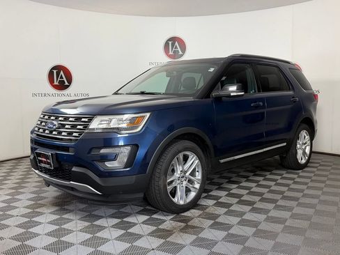 Used 2017 Ford Explorer XLT w/ Equipment Group 202A AWD/4WD image 3