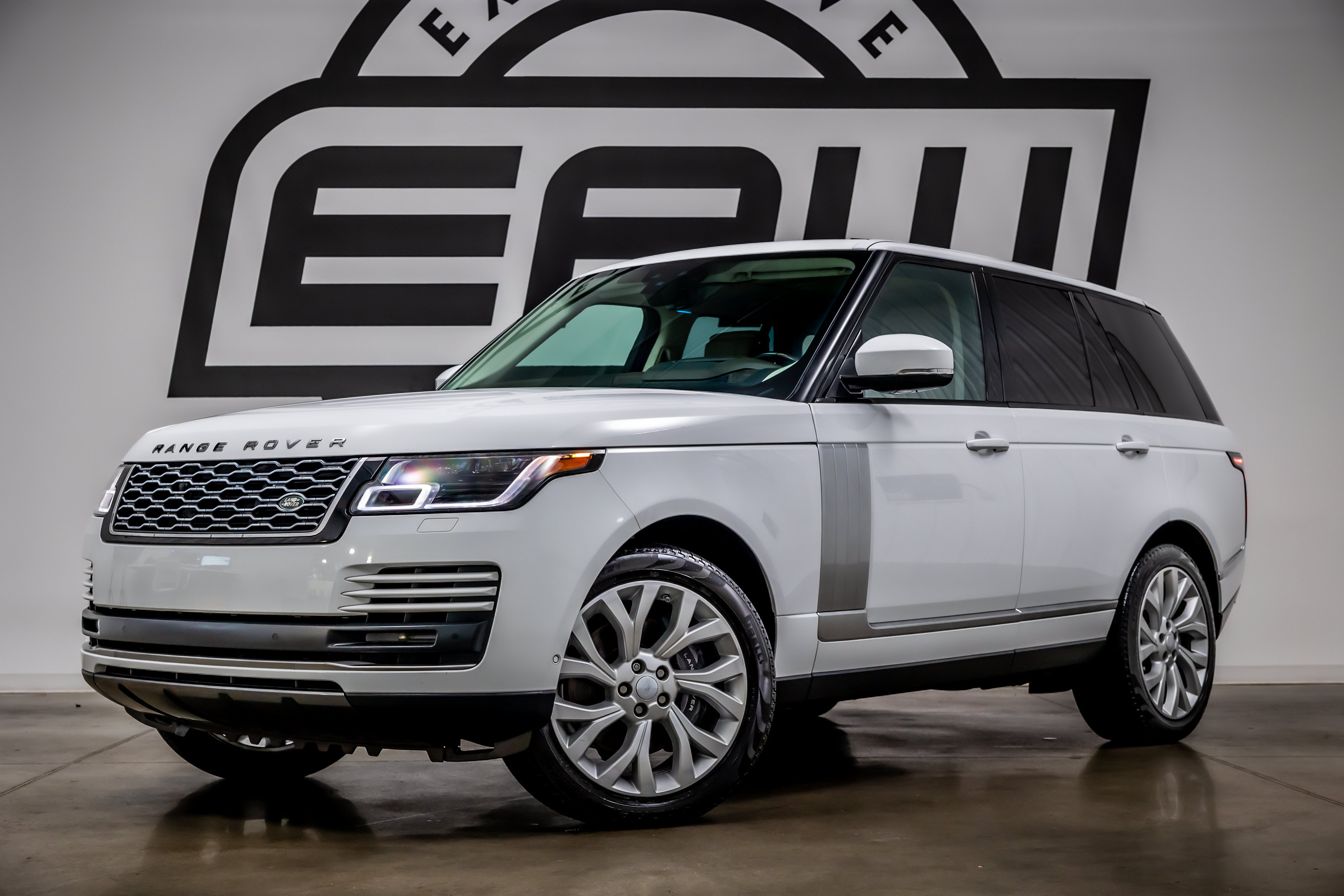 Used 2019 Land Rover Range Rover Supercharged AWD/4WD image 1