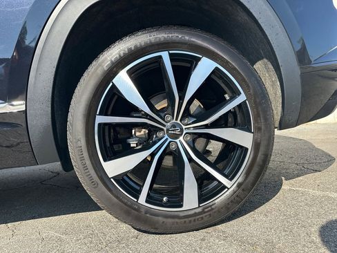 Used 2024 Volkswagen Atlas Cross Sport SEL R-Line image 20