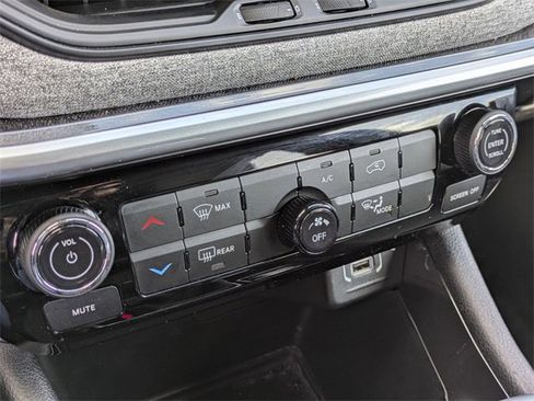 Used 2024 Jeep Compass Latitude image 18