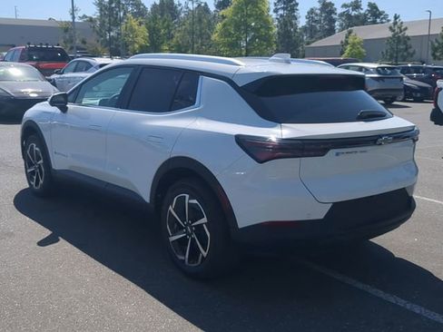 New 2026 Chevrolet Equinox EV LT AWD/4WD image 8