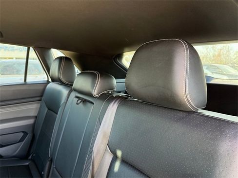 Used 2021 Volkswagen Atlas Cross Sport SE image 30