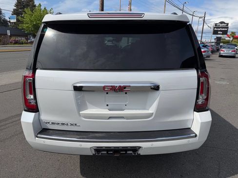 Used 2016 GMC Yukon XL Denali AWD/4WD image 5