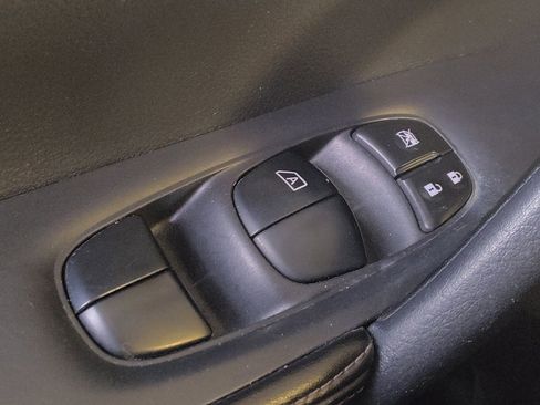 Used 2019 Nissan Rogue SL FWD image 27