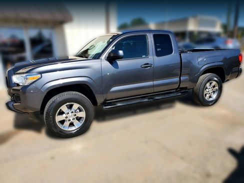 Used 2020 Toyota Tacoma SR w/ SR Convenience Package RWD image 8