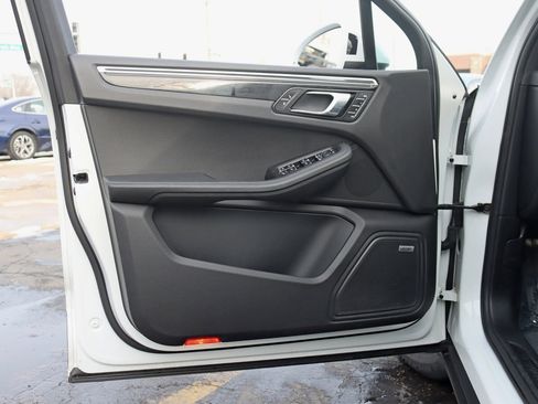 Used 2018 Porsche Macan Sport Edition image 31